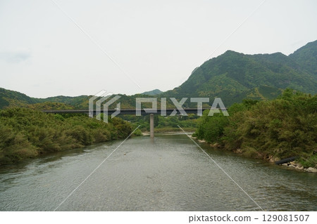 與河景觀 與河景觀 129081507