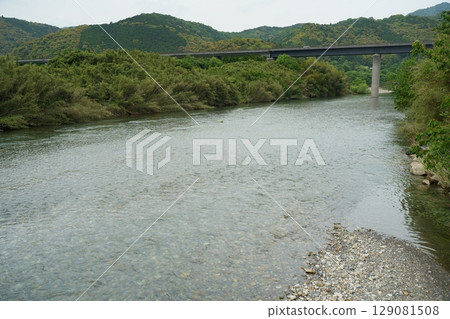 與河景觀 與河景觀 129081508