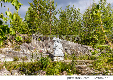Landscape of the mountain park Ruskeala in the Republic of Karelia 129082362
