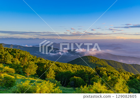 [Nagano Prefecture] View of the Northern Alps from Utsukushigahara Plateau, Japan's highest roadside station 129082605