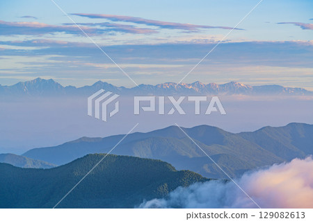 [Nagano Prefecture] View of the Northern Alps from Utsukushigahara Plateau, Japan's highest roadside station 129082613