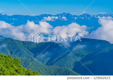 [長野縣]從日本最高的路邊站美原高原眺望北阿爾卑斯山 129082625