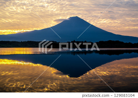 Inverted Mt. Fuji and the morning sky seen from Lake Tanuki Inverted Mt. Fuji and the morning sky seen from Lake Tanuki 129083104