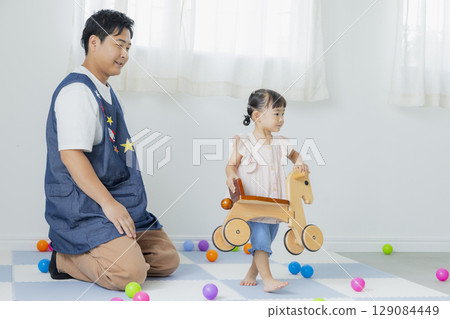 Children playing indoors 129084449