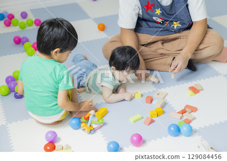 Children playing indoors 129084456