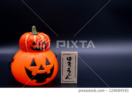 黑色背景中的傑克 o 燈籠 129084591