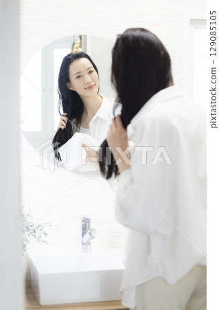 Women who do hair care 129085105