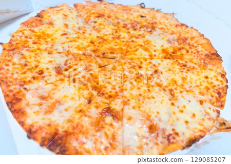 Freshly baked melted cheese pizza 129085207