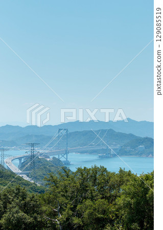 從淡路島看鳴門海峽和大鳴門大橋 129085519