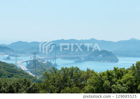 從淡路島看鳴門海峽和大鳴門大橋 從淡路島看鳴門海峽和大鳴門大橋 129085525