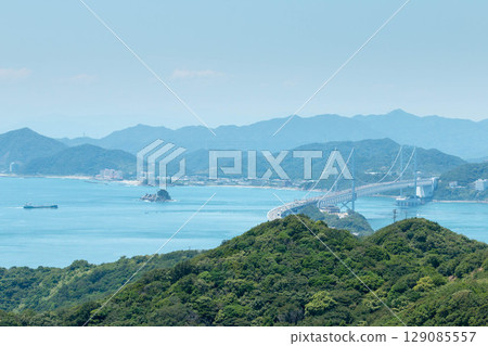 從淡路島看鳴門海峽和大鳴門大橋 從淡路島看鳴門海峽和大鳴門大橋 129085557