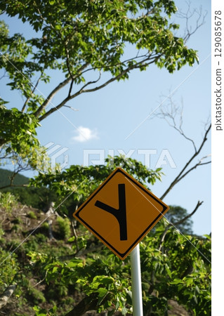 Sign on the mountain 129085678
