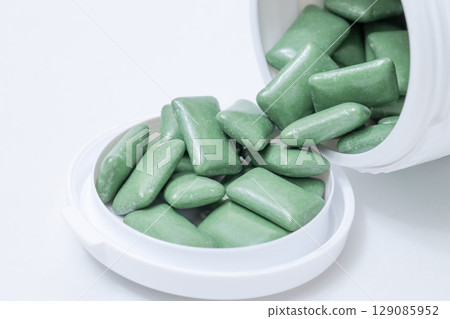 口香糖、口香糖、零食、糖果、食品、口香糖、容器、塑料容器 129085952