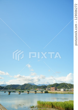 與河景觀 與河景觀 129086272