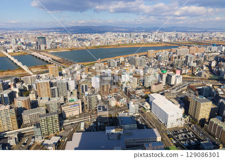 大阪城市景觀:梅田藍天大廈,從空中花園觀景台眺望 大阪城市景觀:梅田藍天大廈,從空中花園觀景台眺望 129086301
