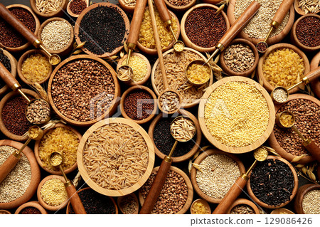 Colorful mix of grain varieties: oat and wheat, rice and millet, buckwheat and barley, quinoa and polenta. Food ingridients for healthy diet Colorful mix of grain varieties: oat and wheat, rice and millet, buckwheat and barley, quinoa and polenta. Food ingridients for healthy diet 129086426