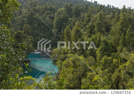 A suspension bridge over the river in Hokitika Gorge on the West Coast of New Zealand 129087358