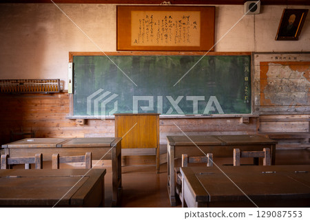 昭和時代的小學教室 129087553