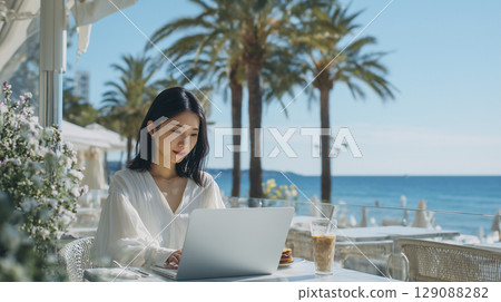 A woman working elegantly at a summer resort 129088282