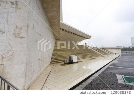 The National Monument is a 132m tower in the centre of Merdeka Square in Jakarta, Indonesia  129088378