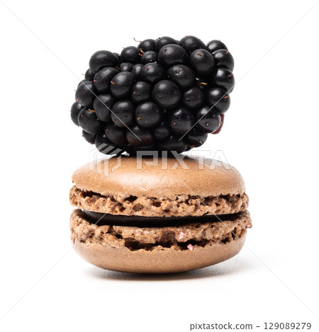 Small tasty sweet original classic macaroon cake with fresh blackberry on top isolated on white studio background Small tasty sweet original classic macaroon cake with fresh blackberry on top isolated on white studio background 129089279