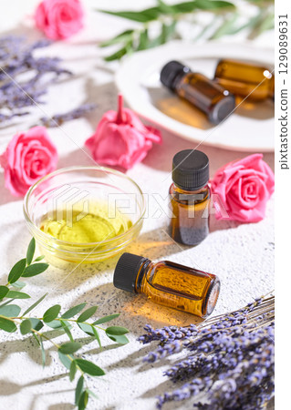 芳香油：玫瑰、尤加利、薰衣草 129089631