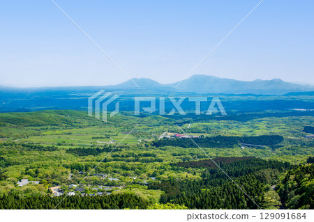 Senomoto Plateau and Mount Aso in May Senomoto Plateau and Mount Aso in May 129091684