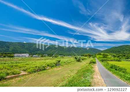 Cycling road along the Chiuchi River in Makino-cho, Takashima City, Shiga Prefecture 129092227
