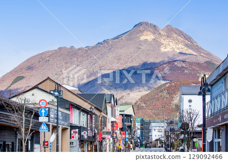 Yufuin Station Street and Mt. Yufu 129092466