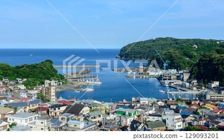 神奈川縣真鶴町，從山上俯瞰真鶴港，海景小鎮 129093201