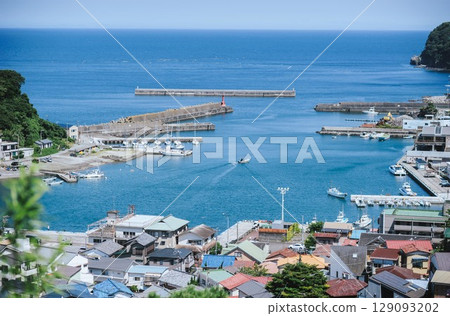 神奈川縣真鶴町，從山上俯瞰真鶴港，海景小鎮 129093202