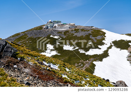 Mount Marishiten on Mount Norikura (Institute for Cosmic Ray Research, University of Tokyo) Climbing Mount Norikura in the Northern Alps during Golden Week when snow remains 129093286