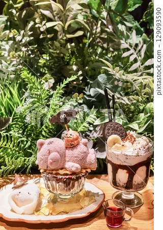 萬聖節主題熊甜點和奧利奧拿鐵 129093590