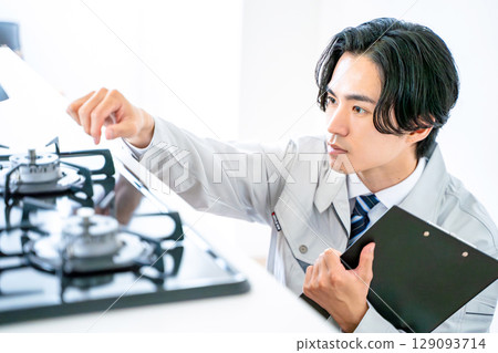 Businessmen in work clothes 129093714