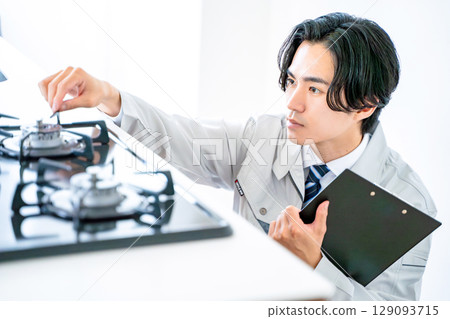 Businessmen in work clothes 129093715
