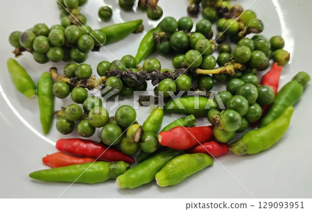 Spices for Thai Cooking, Peppercorns and Chilis 129093951