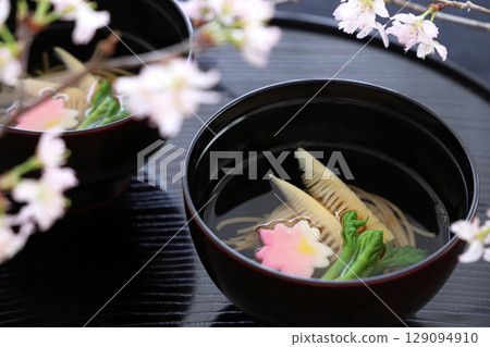 Sakura somen noodle soup 129094910