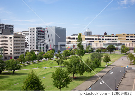 Oita Station and the fresh greenery of the Recreation Path 129094922