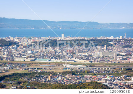 大分縣市區，別府灣和國都半島的景色 129095088