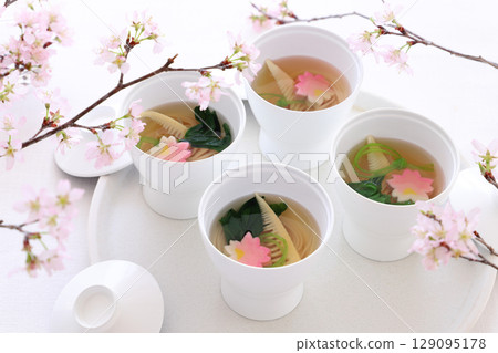 Sakura somen noodle soup 129095178