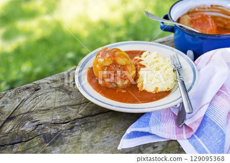 Stuffed peppers 129095368