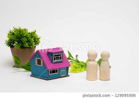 A model house and two peg dolls A model house and two peg dolls 129095806