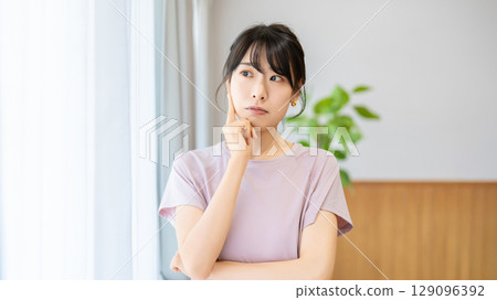 Women who worry about beauty, health, and dieting 129096392