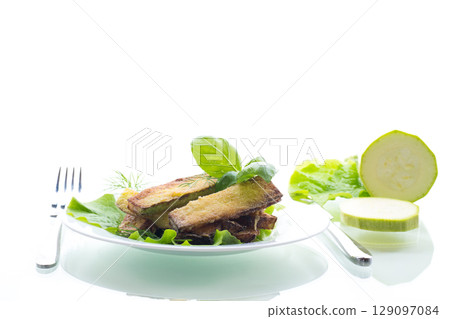 Fried zucchini slices with salad greens 129097084