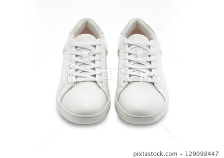 Pair of men's casual shoes in white 129098447