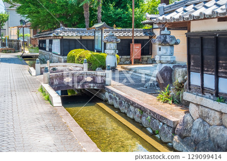 Chisekiyosui in front of Seishoji Temple (Chizumicho, Yokkaichi City, Mie Prefecture) 129099414
