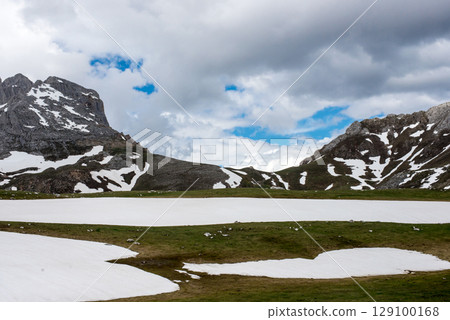 Winter landscape in Picos de Europa, Spain Winter landscape in Picos de Europa, Spain 129100168