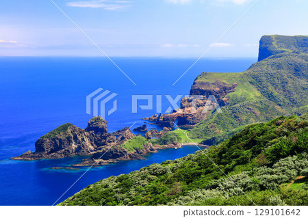 [Shimane Prefecture] Kuniga Coast as seen from Akao Observatory (Nishinoshima, Oki Islands) 129101642