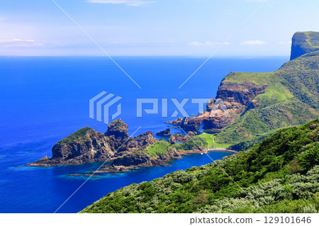 [Shimane Prefecture] Kuniga Coast as seen from Akao Observatory (Nishinoshima, Oki Islands) 129101646