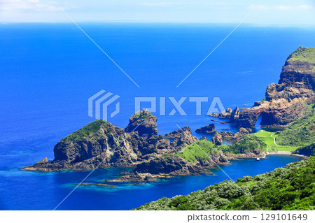[Shimane Prefecture] Kuniga Coast as seen from Akao Observatory (Nishinoshima, Oki Islands) 129101649